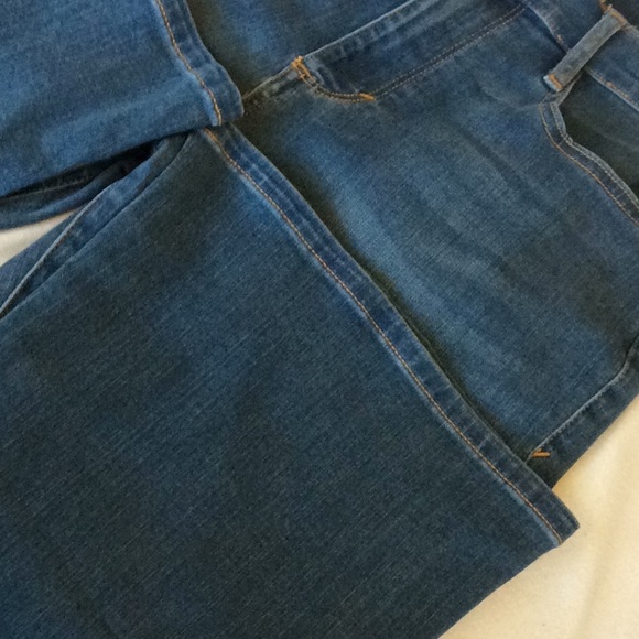 FINAL SALE PRICE A.N.A. 10P High Rise Flare Leg Jeans - Picture 3 of 5